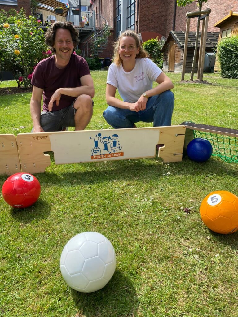 Kja Köln mit der Ballbande
